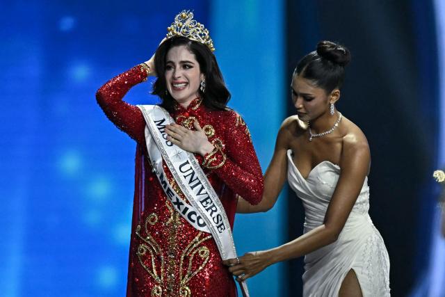 Miss Mexico Fatima Bosch (L) celebrates winning the 2025 Miss Universe pageant in Nonthaburi, north of Bangkok, on November 21, 2025. (Photo by Lillian SUWANRUMPHA / AFP)