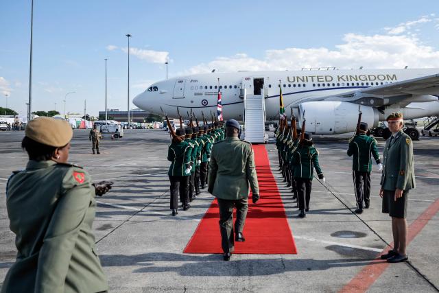 Members of a South African guard of honor take position to receive Britain's Prime Minister Keir Starmer (unseen) upon his arrivals at the OR Tambo International airport in Ekurhuleni on November 21, 2025 ahead of the G20 leader's Summit. (Photo by Marco Longari / POOL / AFP)