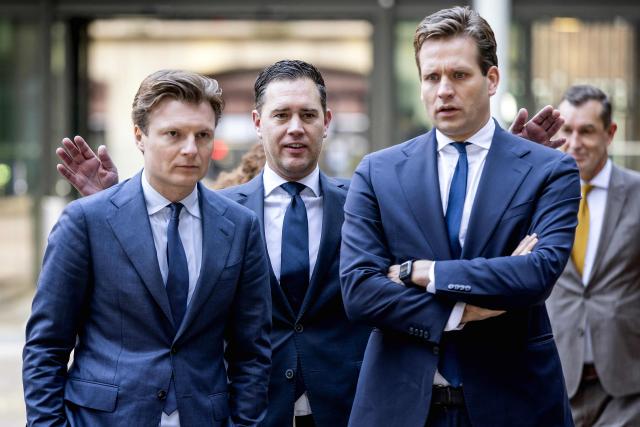 (From L) Dutch outgoing Minister of Defence Ruben Brekelmans, Dutch outgoing Minister of Finance Eelco Heinen and Dutch outgoing Minister of Economic Affairs Vincent Karremans arrive at the Ministry of General Affairs before the Cabinet meeting in The Hague on November 21, 2025. (Photo by Koen van Weel / ANP / AFP) / Netherlands OUT
