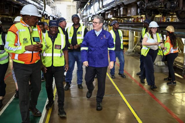 Britain's Prime Minister Keir Starmer (C) speaks CEO of Gautrain Management Agency
Tshepo Kgobe (L) as he visits Johannesburg's Gautrain depot workshop in Midrand, on November 21, 2025.. The Gautrain carriages are made in Alstom’s factory in Derby, UK. (Photo by HENRY NICHOLLS / POOL / AFP)