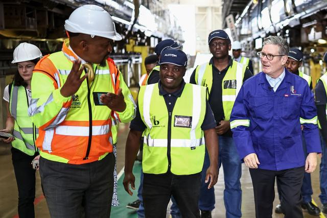 Britain's Prime Minister Keir Starmer (R) speaks CEO of Gautrain Management Agency
Tshepo Kgobe (2nd L) as he visits Johannesburg's Gautrain depot workshop in Midrand, on November 21, 2025.. The Gautrain carriages are made in Alstom’s factory in Derby, UK. (Photo by HENRY NICHOLLS / POOL / AFP)
