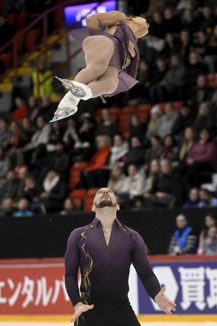 Ellie Kam and Danny O'Shea of USA perform in Pairs Short Program during the figure skating ISU Grand Prix Finlandia Trophy Helsinki competition in Helsinki, Finland on November 21, 2025. (Photo by Vesa Moilanen / Lehtikuva / AFP) / Finland OUT