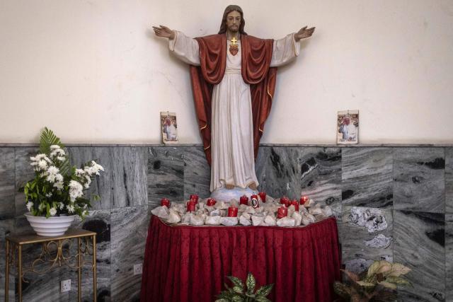 (FILES) This photograph shows an altar with a statue of Jesus and picture-portraits of Pope Francis, at Our Lady Of Perpetual Help Catholic Church in Lagos, on February 24, 2025. An unknown number of pupils have been abducted from a Catholic school in central Nigeria, an official said on November 21, 2025, in the second such incident in less than a week (Photo by OLYMPIA DE MAISMONT / AFP)