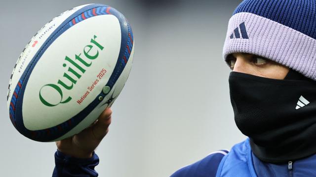 France's fly-half #10 Romain Ntamack takes part in the Captain's Run training session at Stade de France stadium, in Saint-Denis, Paris' suburb on November 21, 2025, on the eve of their Autumn Nations Series rugby union test match against Australia. (Photo by Anne-Christine POUJOULAT / AFP)