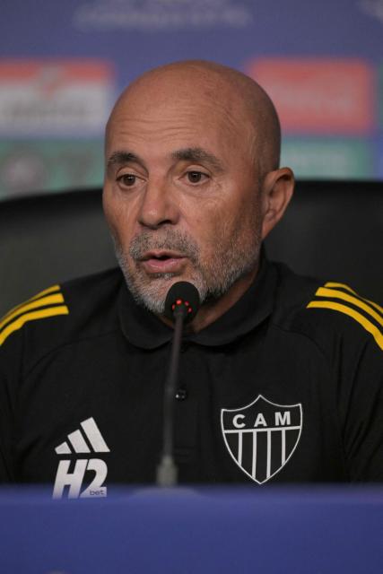 Atletico Mineiro’s Argentine head coach Jorge Sampaoli speaks during a press conference at the Defensores del Chaco Stadium in Asuncion on November 21, 2025, ahead of the Copa Sudamericana final football match between Argentina’s Lanus and Brazil’s Atletico Mineiro. (Photo by JUAN MABROMATA / AFP)