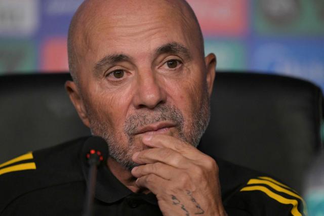Atletico Mineiro’s Argentine head coach Jorge Sampaoli gestures during a press conference at the Defensores del Chaco Stadium in Asuncion on November 21, 2025, ahead of the Copa Sudamericana final football match between Argentina’s Lanus and Brazil’s Atletico Mineiro. (Photo by JUAN MABROMATA / AFP)