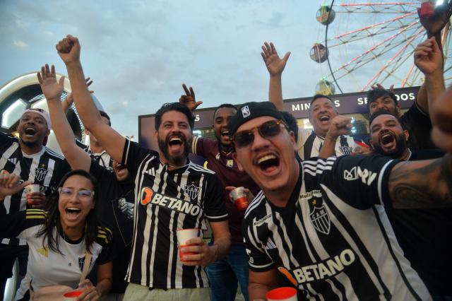 Fans of Atletico Mineiro cheer while gathering at the Fan Zone in Asuncion on November 21, 2025, on the eve of the Copa Sudamericana final football match between Argentina's Lanus and Brazil's Atletico Mineiro. (Photo by DANIEL DUARTE / AFP)