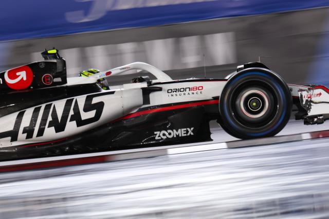 Haas F1 Team's British driver Oliver Bearman races during the qualifying session for the Las Vegas Formula One Grand Prix at the Las Vegas Strip Circuit in Las Vegas, Nevada, on November 21, 2025. (Photo by Patrick T. Fallon / AFP)