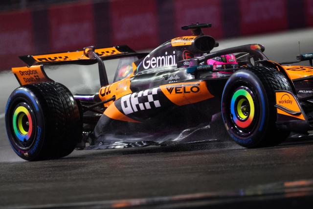 McLaren's British driver Lando Norris races during the qualifying session for the Las Vegas Formula One Grand Prix at the Las Vegas Strip Circuit in Las Vegas, Nevada, on November 21, 2025. (Photo by Patrick T. Fallon / AFP)