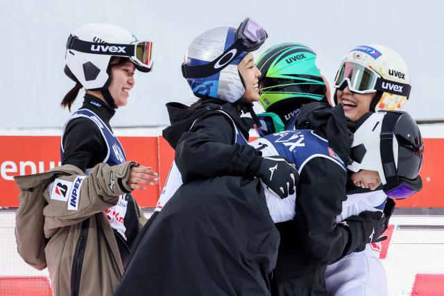 Japan's Nozomi Maruyama (R) celebrates with team mates after the second run during the Women's Large Hill HS140 competition of the FIS Ski Jumping World Cup in Lillehammer, Norway on November 22, 2025. (Photo by Geir Olsen / NTB / AFP) / Norway OUT