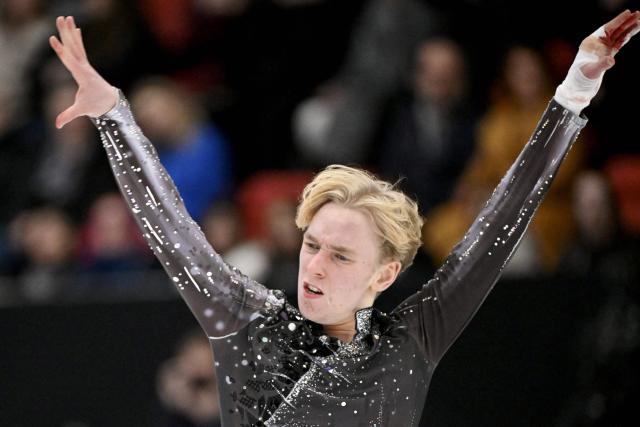 Sweden's Andreas Nordeback performs with an injury on his hand  during the Men's Free Skating competition during the ISU Grand Prix of Figure Skating Finlandia Trophy in Helsinki, Finland on November 22, 2025. (Photo by Mikko Stig / Lehtikuva / AFP) / Finland OUT