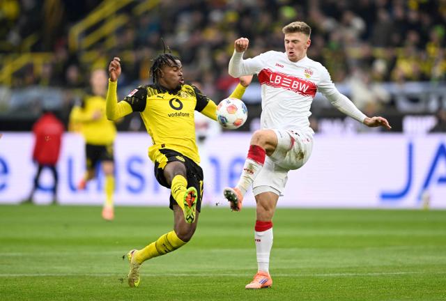 Stuttgart's German defender #29 Finn Jeltsch (R) and Dortmund's British-Nigerian midfielder #17 Carney Chukwuemeka vie for the ball during the German first division Bundesliga football match between Borussia Dortmund and VfB Stuttgart in Dortmund on November 22, 2025. (Photo by INA FASSBENDER / AFP) / DFL REGULATIONS PROHIBIT ANY USE OF PHOTOGRAPHS AS IMAGE SEQUENCES AND/OR QUASI-VIDEO