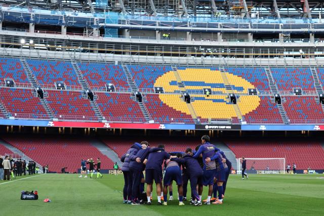 Barcelona players gather on the pitch before the Spanish league football match between FC Barcelona and Athletic Club Bilbao at Camp Nou Stadium in Barcelona on November 22, 2025. (Photo by Josep LAGO / AFP)