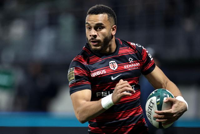 Toulouse's French wing Matthis Lebel runs with the ball during the French Top14 rugby union match between US Montauban and Stade Toulousain at Stade Sapiac in Montauban, south-western France on November 22, 2025. (Photo by Valentine CHAPUIS / AFP)