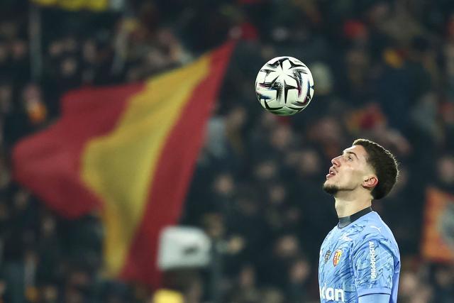 Lens' French goalkeeper #40 Robin Risser eyes the ball during the French L1 football match between RC Lens and RC Strasbourg Alsace at the Stade Bollaert-Delelis in Lens, northern France, on November 22, 2025. (Photo by Sameer Al-DOUMY / AFP)
