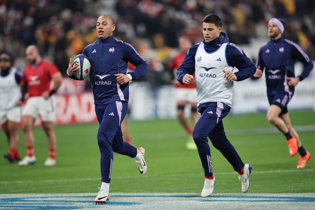France's centre #12 Gael Fickou (L) warms up prior to the Autumn Nations Series international rugby union test match between France and Australia at the Stade de France in Saint-Denis, north of Paris, on November 22, 2025. (Photo by Anne-Christine POUJOULAT / AFP)