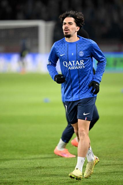 Paris Saint-Germain's Portuguese midfielder #17 Vitinha warms up prior to the French L1 football match between Paris Saint-Germain (PSG) and Le Havre AC at the Parc des Princes stadium in Paris, on November 22, 2025. (Photo by Bertrand GUAY / AFP)