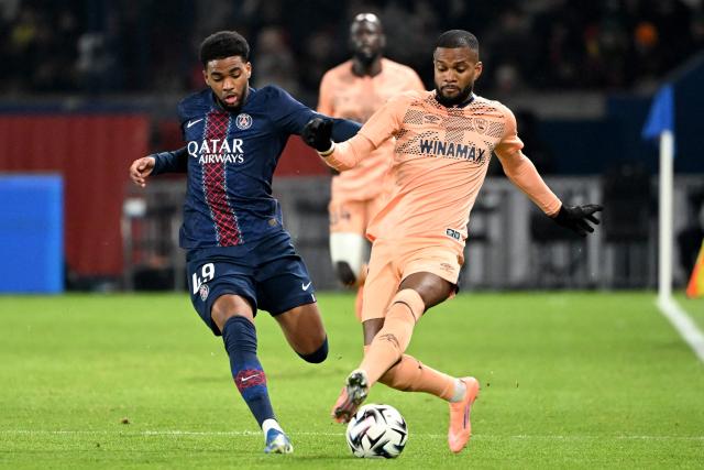 Le Havre's Hungarian defender #07 Loic Nego (R) vies with Paris Saint-Germain's French forward #49 Ibrahim Mbaye (L) during the French L1 football match between Paris Saint-Germain (PSG) and Le Havre AC at the Parc des Princes stadium in Paris, on November 22, 2025. (Photo by Bertrand GUAY / AFP)