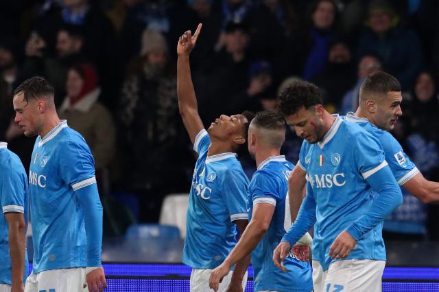 Napoli's Braziian forward #7 David Neres (C) celebrates with teammates after scoring his team's third goal during the Italian Serie A football match between SSC Napoli and Atalanta BC at the Diego Armando Maradona Stadium in Naples, on November 22, 2025. (Photo by CARLO HERMANN / AFP)