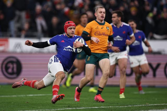 France's wing #11 Louis Bielle-Biarrey scores a try  during the Autumn Nations Series international rugby union test match between France and Australia at the Stade de France in Saint-Denis, north of Paris, on November 22, 2025. (Photo by Anne-Christine POUJOULAT / AFP)