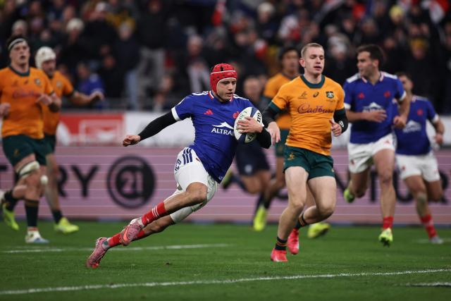 France's wing #11 Louis Bielle-Biarrey  scores a try  during the Autumn Nations Series international rugby union test match between France and Australia at the Stade de France in Saint-Denis, north of Paris, on November 22, 2025. (Photo by Anne-Christine POUJOULAT / AFP)