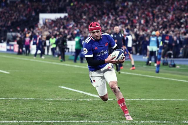 France's wing #11 Louis Bielle-Biarrey scores a try  during the Autumn Nations Series international rugby union test match between France and Australia at the Stade de France in Saint-Denis, north of Paris, on November 22, 2025. (Photo by Thibaud MORITZ / AFP)
