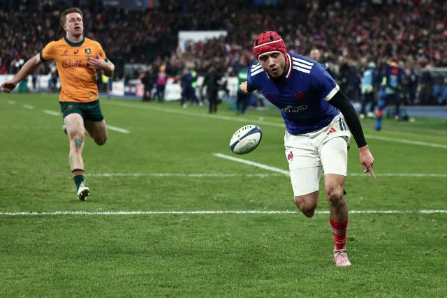 France's wing #11 Louis Bielle-Biarrey scores a try  during the Autumn Nations Series international rugby union test match between France and Australia at the Stade de France in Saint-Denis, north of Paris, on November 22, 2025. (Photo by Thibaud MORITZ / AFP)