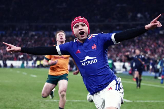 France's wing #11 Louis Bielle-Biarrey celebrates after scoring a try during the Autumn Nations Series international rugby union test match between France and Australia at the Stade de France in Saint-Denis, north of Paris, on November 22, 2025. (Photo by Thibaud MORITZ / AFP)