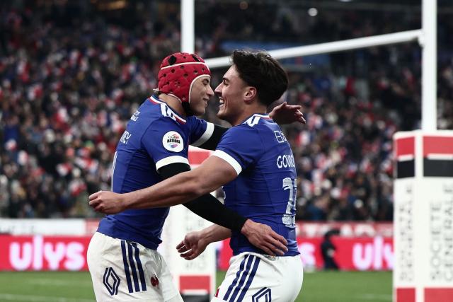France's wing #11 Louis Bielle-Biarrey (L) celebrates with France's centre #23 Kalvin Gourgues after scoring a try during the Autumn Nations Series international rugby union test match between France and Australia at the Stade de France in Saint-Denis, north of Paris, on November 22, 2025. (Photo by Thibaud MORITZ / AFP)