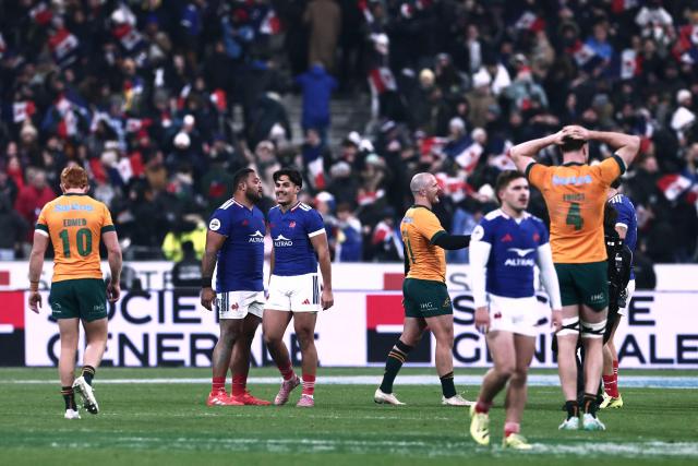 France's and Australia's players react after France won the Autumn Nations Series international rugby union test match between France and Australia at the Stade de France in Saint-Denis, north of Paris, on November 22, 2025. (Photo by Thibaud MORITZ / AFP)