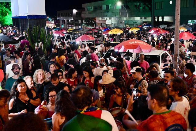 Supporters of the ruling Workers' Party celebrate in the street following the arrest of former President (2019-2023) Jair Bolsonaro, in Brasilia, on November 22, 2025. Ex-President Jair Bolsonaro -who in September had been sentenced to 27 years in prison over a botched coup bid but has yet to begin serving his term- was taken from house arrest into police custody as he is considered a flight risk according to a Supreme Court ruling. (Photo by Evaristo Sa / AFP)