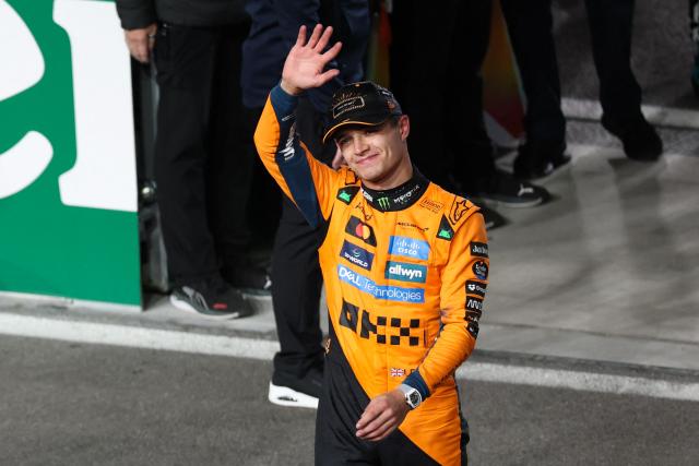 McLaren's British driver Lando Norris waves after finishing second during the Las Vegas Formula One Grand Prix at the Las Vegas Strip Circuit in Las Vegas, Nevada, on November 22, 2025. (Photo by Patrick T. Fallon / AFP)