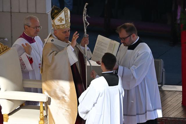 Pope Leo XIV (C) blesses the crowd as he leads the mass of Jubilee of Choirs and Choral Society at St Peter's Square in The Vatican on November 23, 2025. (Photo by Andreas SOLARO / AFP)