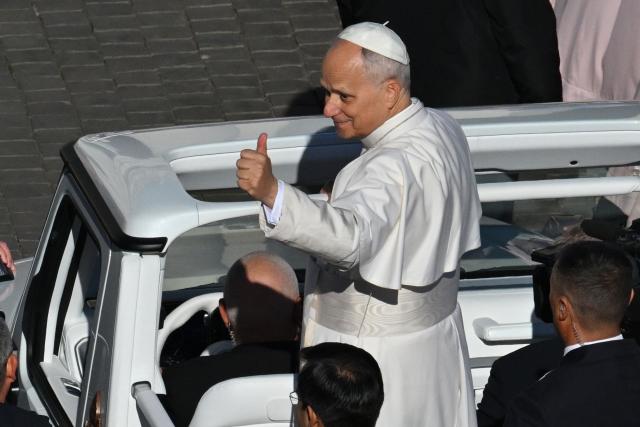 Pope Leo XIV (C) gestures to the crowd from the popemobile as he leaves at the end of the mass of Jubilee of Choirs and Choral Society at St. Peter's Square in The Vatican on November 23, 2025. (Photo by Andreas SOLARO / AFP)
