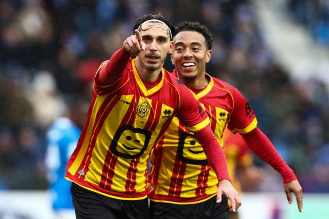 Mechelen's Spanish defender Jose Marsa (L) celebrates after scoring his team first goal  during the Belgian Pro League football match between KRC Genk and KV Mechelen, at the Cegeka Arena stadium in Genk, on November 23, 2025. (Photo by BRUNO FAHY / Belga / AFP) / Belgium OUT