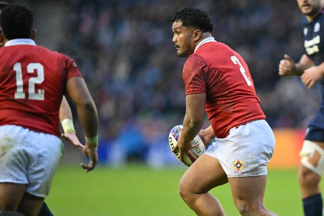 Tonga's hooker Siua Maile looks to pass the ball during the Autumn Nations Series international rugby union match between Scotland and Tonga at Murrayfield in Edinburgh on November 23, 2025. (Photo by ANDY BUCHANAN / AFP)