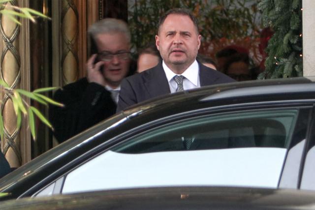 A frame grab from a video footage shows Ukraine's Presidential Office Chief of staff Andriy Yermak leaving a hotel in Geneva, on November 23, 2025 ahead of discussions on a US plan to end the war in Ukraine. US Secretary of State Marco Rubio arrived in Geneva on November 23, 2025 morning for discussions on a US plan to end the Ukraine war, after Washington signalled room for negotiation on the controversial proposal. Ukrainian, European and Canadian officials were also gathering in the Swiss city. (Photo by Elodie LE MAOU / AFP)
