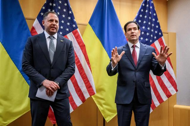TOPSHOT - US Secretary of State Marco Rubio (R) and Ukraine's Presidential Office Chief of staff Andriy Yermak hold a press conference following their closed-door talks on a US plan to end the war in Ukraine at the US Mission in Geneva, on November 23, 2025. US Secretary of State Marco Rubio arrived in Geneva on November 23, 2025 morning for discussions on a US plan to end the Ukraine war, after Washington signalled room for negotiation on the controversial proposal. Ukrainian, European and Canadian officials were also gathering in the Swiss city. (Photo by Fabrice COFFRINI / AFP)