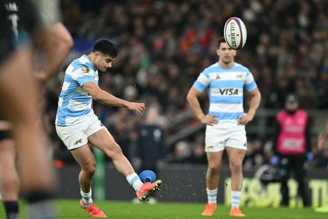 Argentina's fly-half Tomaz Albornoz kicks a penalty during the Autumn Nations Series international rugby union match between England and Argentina at Allianz Stadium, Twickenham, in south-west London, on November 23, 2025. (Photo by JUSTIN TALLIS / AFP)