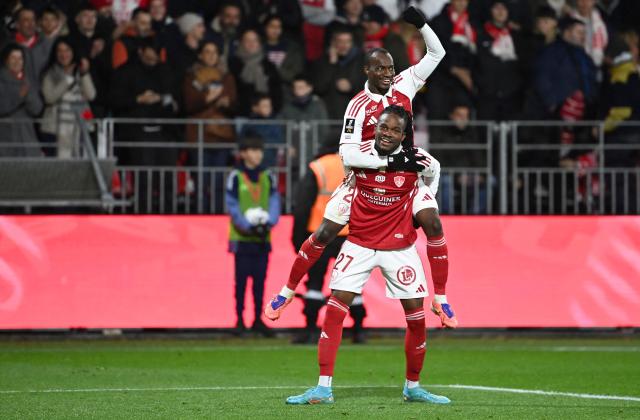 Brest's Malian midfielder #23 Kamory Doumbia (Top) celebrates with Brest's Malian defender #27 Daouda Guindo after scoring his team's second goal during the French L1 football match between Stade Brestois 29 (Brest) and FC Metz at Stade Francis-Le Ble in Brest, western France, on November 23, 2025.  (Photo by JEAN-FRANCOIS MONIER / AFP)