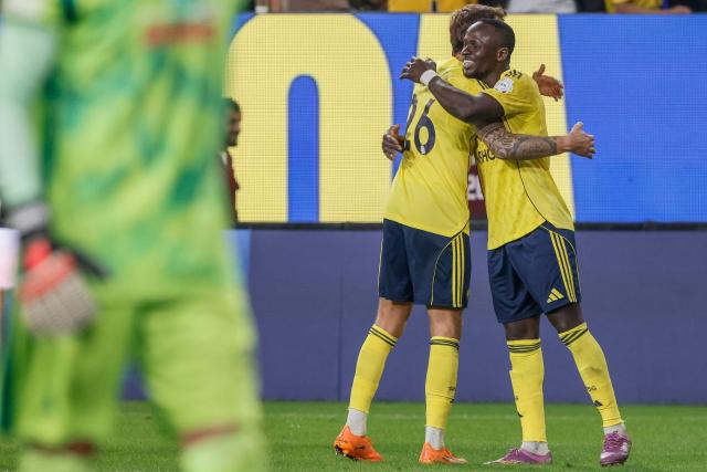 Nassr's Senegalese Forward #10 Sadio Mane (R) celebrates after scoring his team's third goal during the Saudi Pro League football match between Al-Nassr and Al-Khaleej at Al-Awwal Park in Riyadh on November 23, 2025. (Photo by Fayez NURELDINE / AFP)