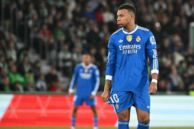 Real Madrid's French forward #10 Kylian Mbappe reacts during the Spanish league football match between Elche CF and Real Madrid CF at Martinez Valero Stadium in Elche on November 23, 2025. (Photo by JOSE JORDAN / AFP)