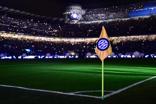 This photograph shows a corner flagpost bearing the logo of Inter Milan prior to the Italian Serie A football match between Inter Milan and AC Milan at San Siro stadium in Milan, northern Italy, on November 23, 2025. (Photo by Marco BERTORELLO / AFP)