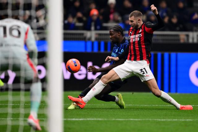 Inter Milan's French forward #09 Marcus Thuram (L) and AC Milan's Serbian defender #31 Strahinja Pavlovic during the Italian Serie A football match between Inter Milan and AC Milan at San Siro stadium in Milan, northern Italy, on November 23, 2025. (Photo by Marco BERTORELLO / AFP)