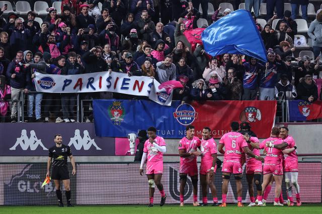 Stade Francais' players celebrate a try by Stade Français' French fly-half Louis Carbonel during the French Top14 rugby union match between Stade Francais Paris and RC Toulon at the Jean-Bouin Stadium in Paris on November 23, 2025. (Photo by Anne-Christine POUJOULAT / AFP)