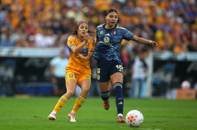 Tigres midfielder #08 Alexia Delgado and America's midfielder #18 Nancy Antonio fight for the ball during the Liga MX Femenil Apertura final second leg football match between Tigres and America at the Universitario Stadium in Monterrey, Nuevo Leon state, Mexico on November 23, 2025. (Photo by Julio Cesar AGUILAR / AFP)