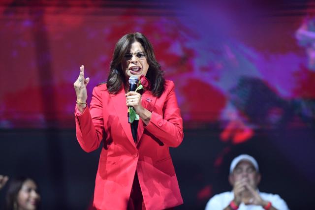 Honduras Presidential candidate for the ruling Libertad y Refundacion (LIBRE) party, Rixi Moncada delivers a speech during her closing campaign rally in Tegucigalpa on November 23, 2025. Honduras will hold presidential elections on November 30, 2025. (Photo by Orlando SIERRA / AFP)