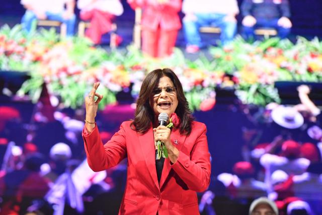 Honduras Presidential candidate for the ruling Libertad y Refundacion (LIBRE) party, Rixi Moncada delivers a speech during her closing campaign rally in Tegucigalpa on November 23, 2025. Honduras will hold presidential elections on November 30, 2025. (Photo by Orlando SIERRA / AFP)