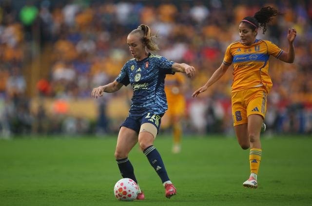 America's midfielder #22 Sarah Luebbert and Tigres' midfielder #08 Alexia delgado fight for the ball during the Liga MX Femenil Apertura final second leg football match between Tigres and America at the Universitario Stadium in Monterrey, Nuevo Leon state, Mexico on November 23, 2025. (Photo by Julio Cesar AGUILAR / AFP)