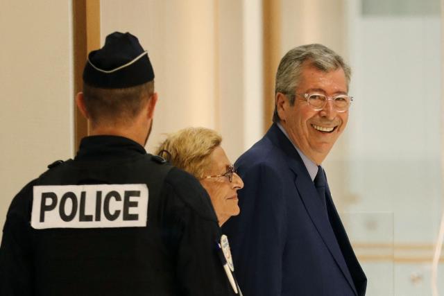 (FILES) Mayor of Levallois-Perret Patrick Balkany (R) and his wife first deputy mayor Isabelle Balkany prosecuted with alledged aggravated tax fraud arrive on September 13, 2019 for the rendering of the verdict at the Paris courthouse. The trial of the Balkany couple over damages for money laundering related to tax fraud takes place in Paris, on November 26, 2025. (Photo by Thomas SAMSON / AFP)